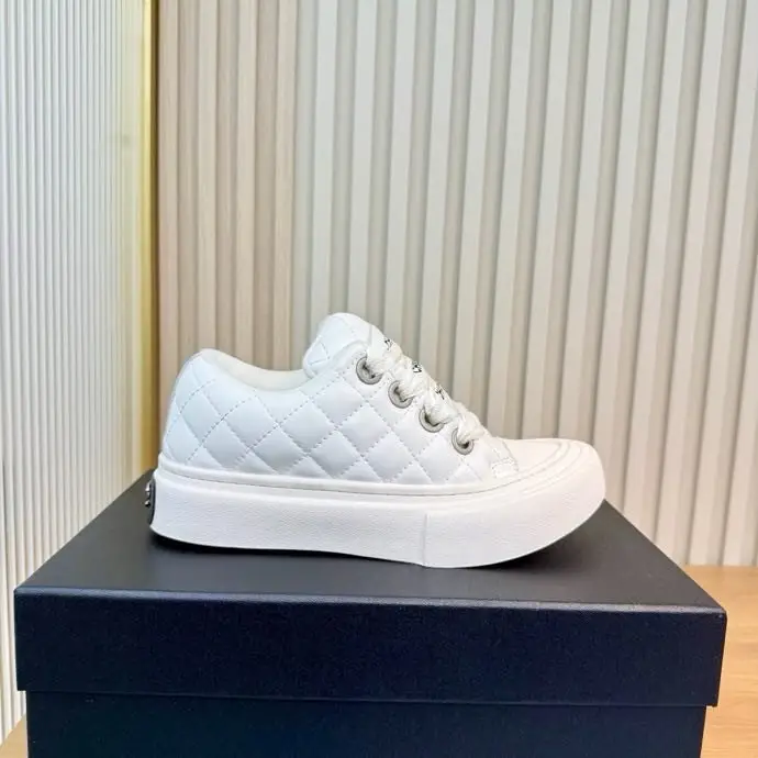 Chanel — Sneakers on platform