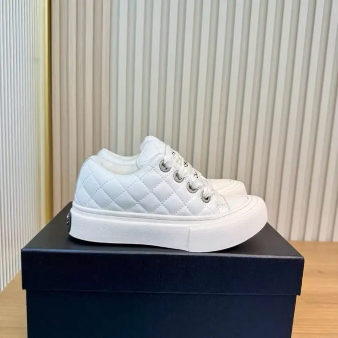 Chanel Sneakers on platform — Photo 2
