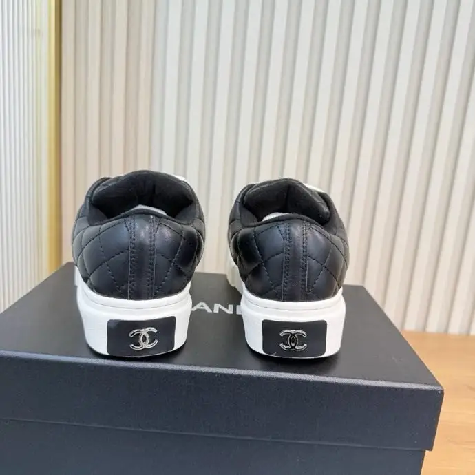 Chanel Sneakers on platform — Photo 2
