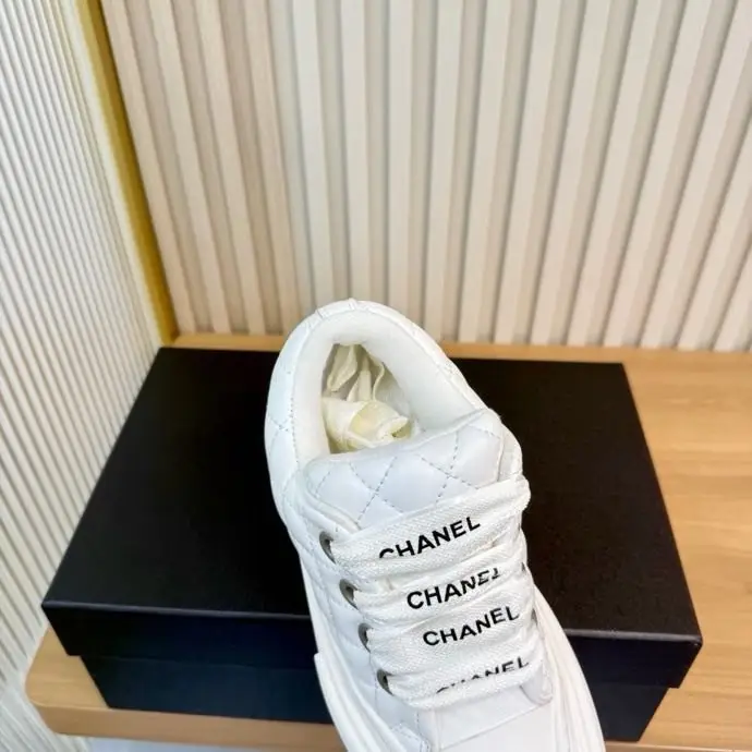 Chanel Sneakers on platform — Photo 3