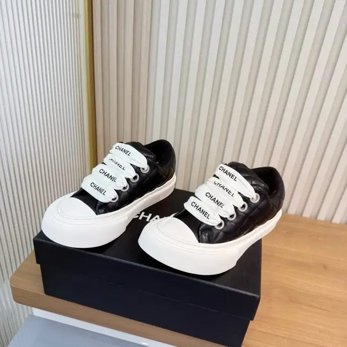 Chanel Sneakers on platform — Photo 3