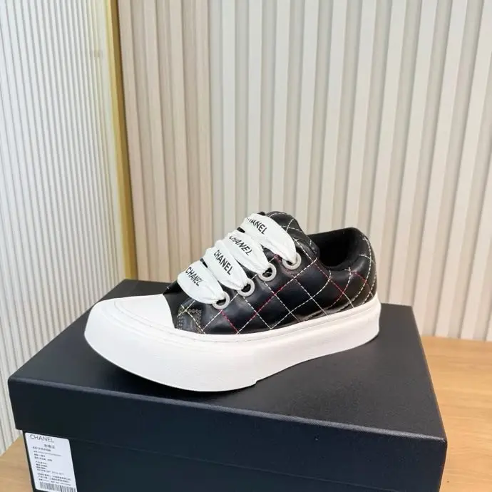 Chanel Sneakers on platform — Photo 3