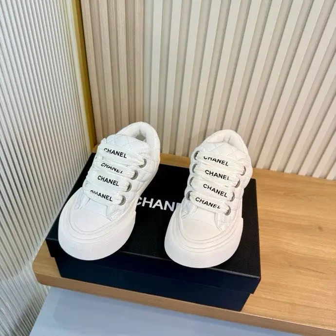 Chanel Sneakers on platform — Photo 4