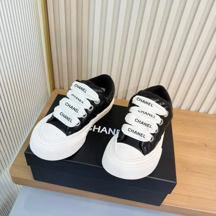 Chanel Sneakers on platform — Photo 4