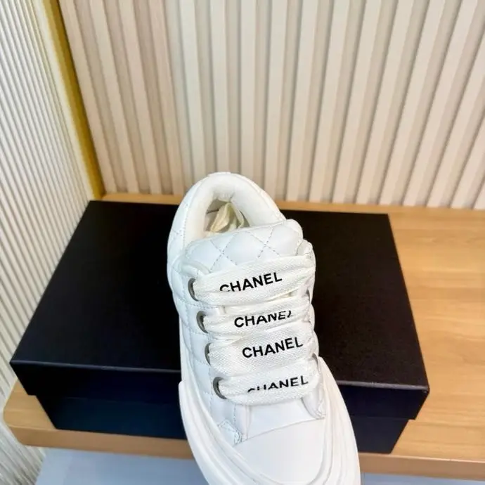 Chanel Sneakers on platform — Photo 5