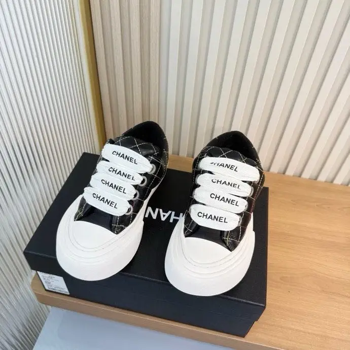 Chanel Sneakers on platform — Photo 5