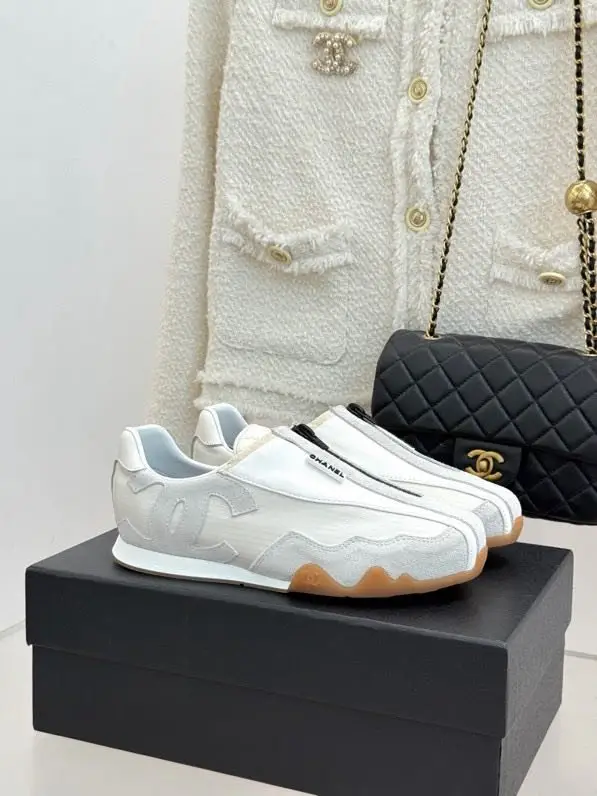 Chanel — Sneakers women's Chanel 26K Double C