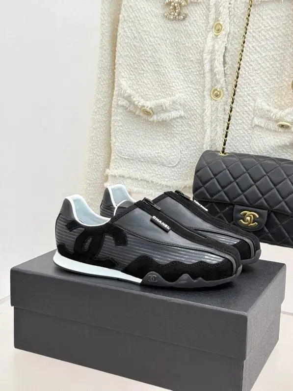 Chanel — Sneakers women's Chanel 26K Double C