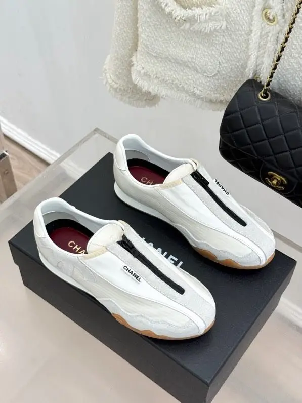 Chanel Кросівки жіночі Chanel 26K Double C — Фото 2