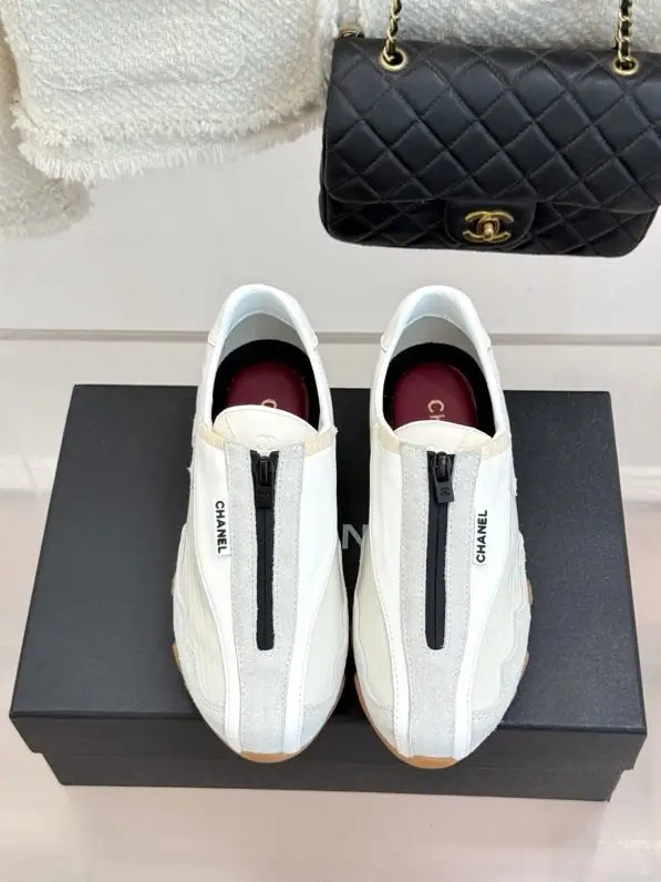 Chanel Кросівки жіночі Chanel 26K Double C — Фото 3