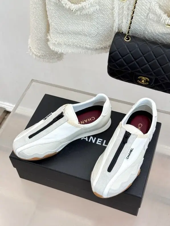 Chanel Кросівки жіночі Chanel 26K Double C — Фото 4