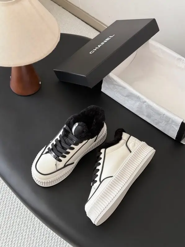 Chanel — Кросівки жіночі на хутрі