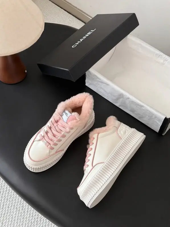 Chanel — Кросівки жіночі на хутрі
