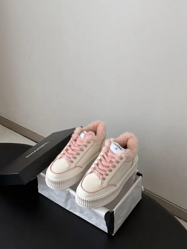 Chanel Sneakers women's on fur — Photo 4
