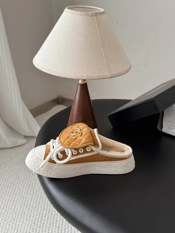 Chanel Sneakers women's winter on fur — Photo 3