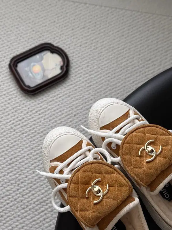 Chanel Sneakers women's winter on fur — Photo 4