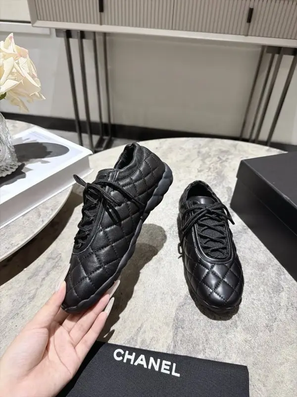 Chanel Кросівки жіночі — Фото 4