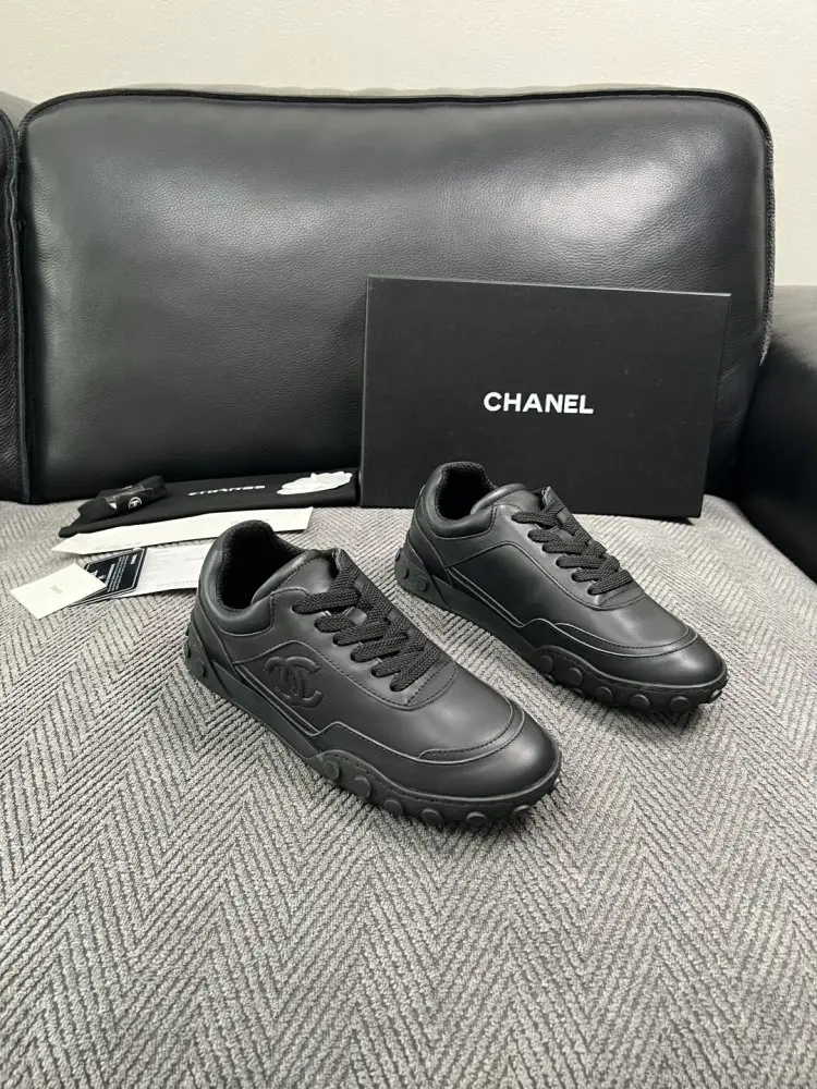Chanel Sneakers — Photo 1