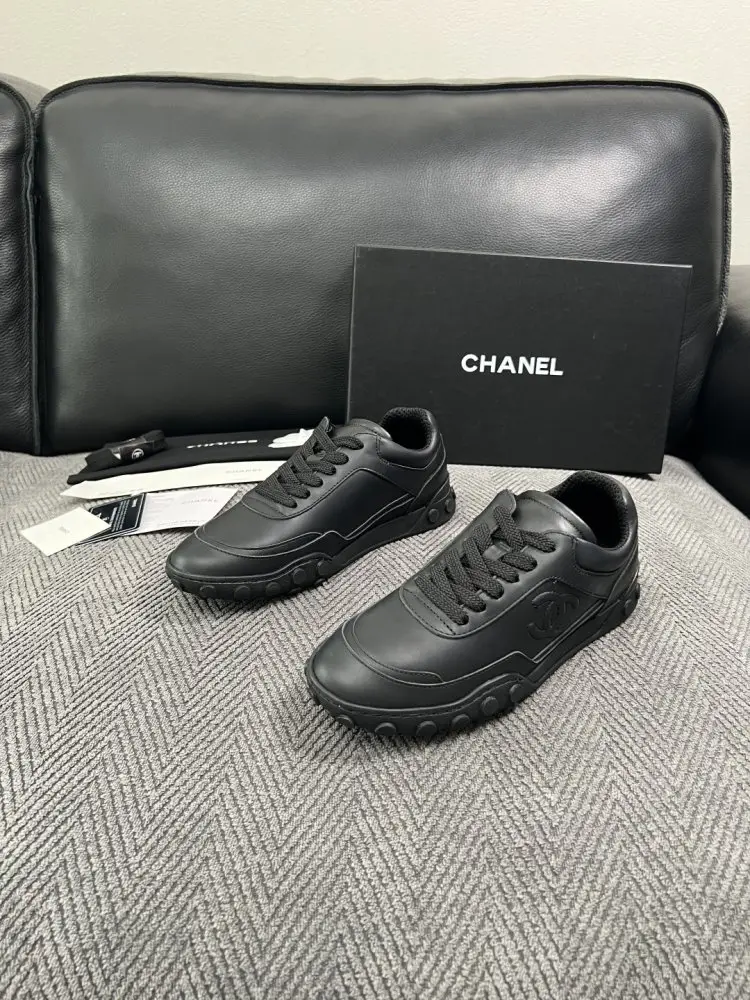 Chanel Sneakers — Photo 2