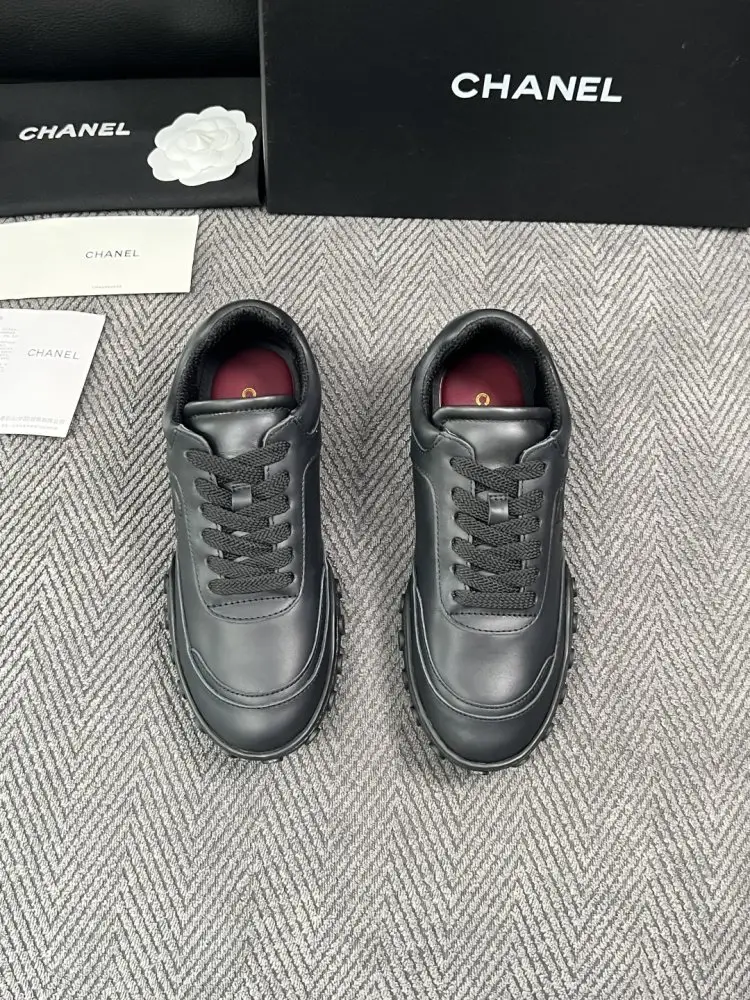 Chanel Sneakers — Photo 3