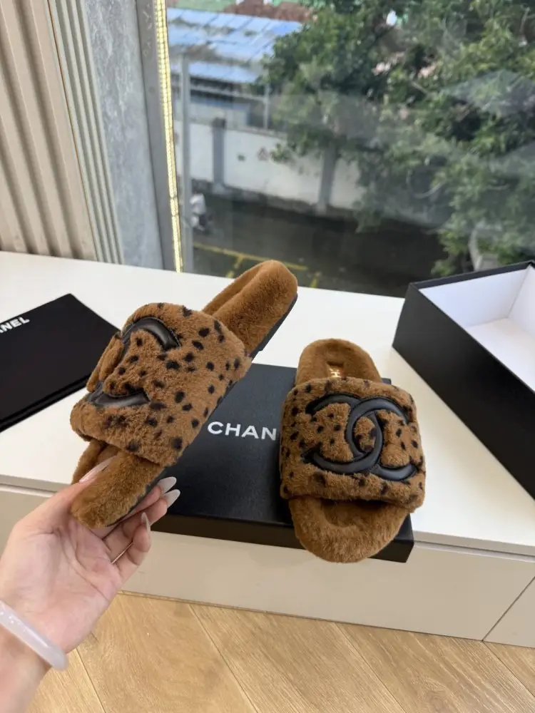 Chanel Шльопанці хутряні жіночі — Фото 5