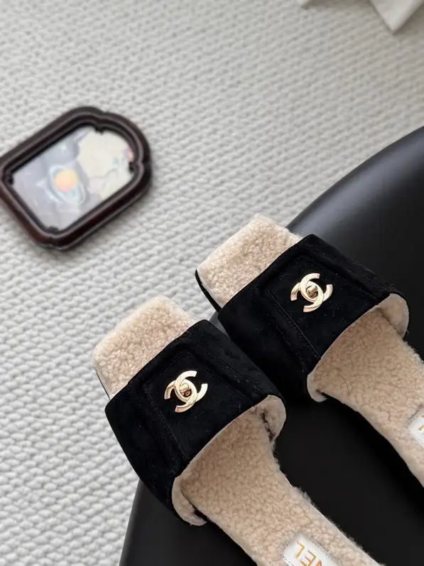 Chanel Step-ins women's on fur — Photo 3