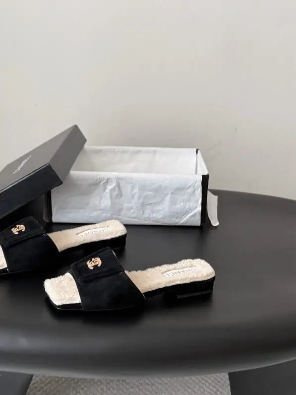 Chanel Step-ins women's on fur — Photo 4