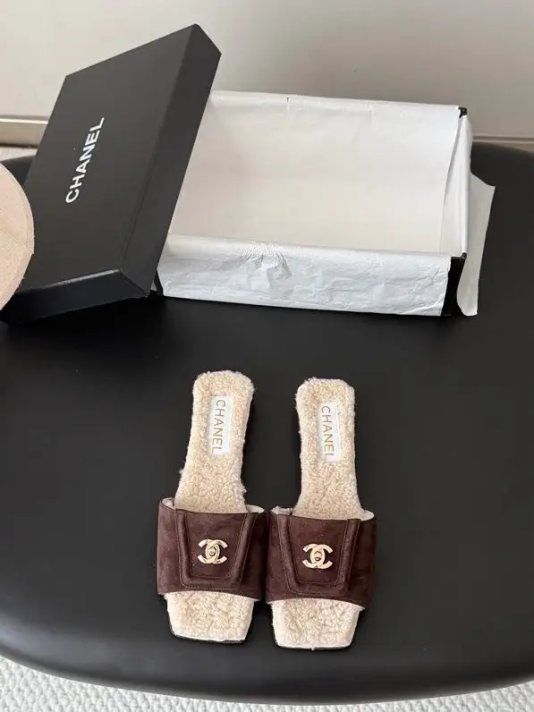 Chanel Шлепанцы женские на меху — Фото 4