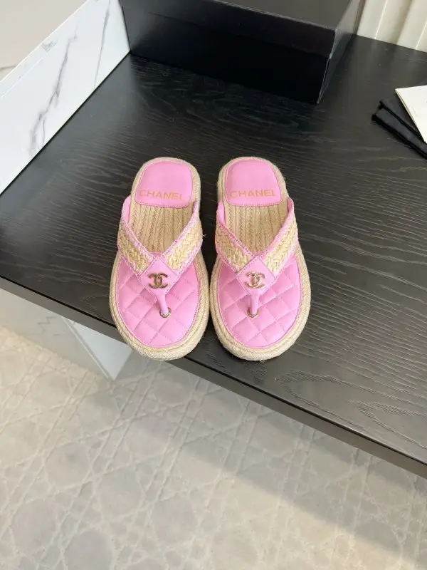 Chanel — Шльопанці жіночі