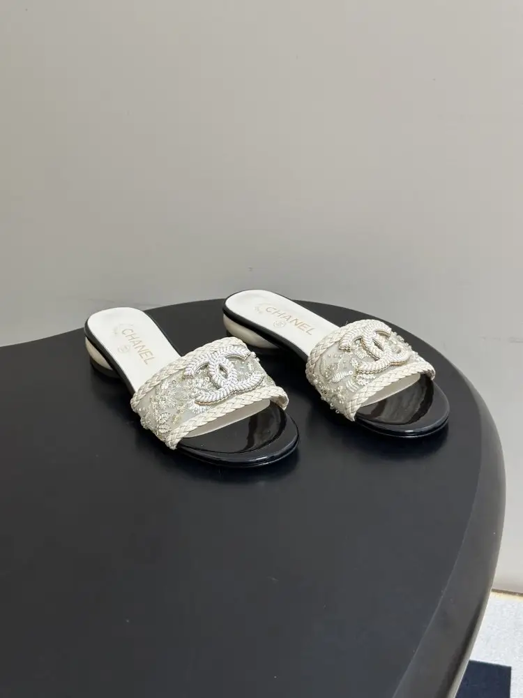Chanel — Шльопанці жіночі