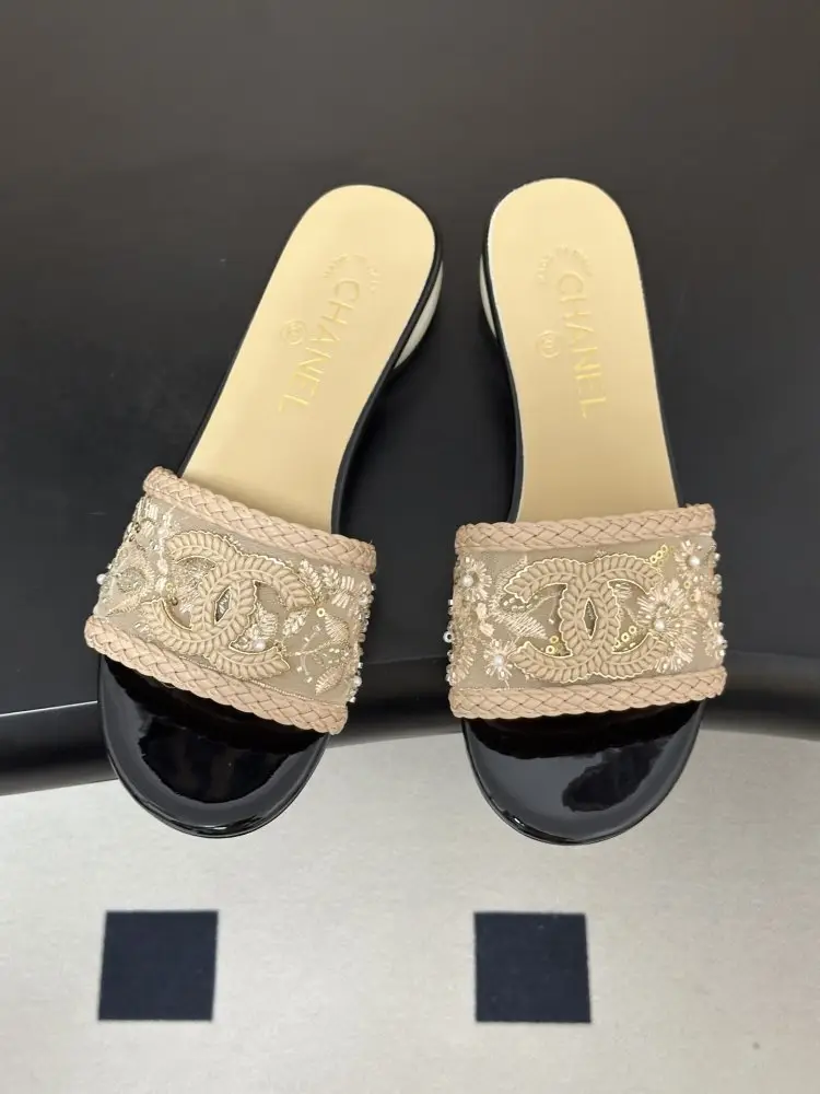 Chanel Шльопанці жіночі — Фото 2