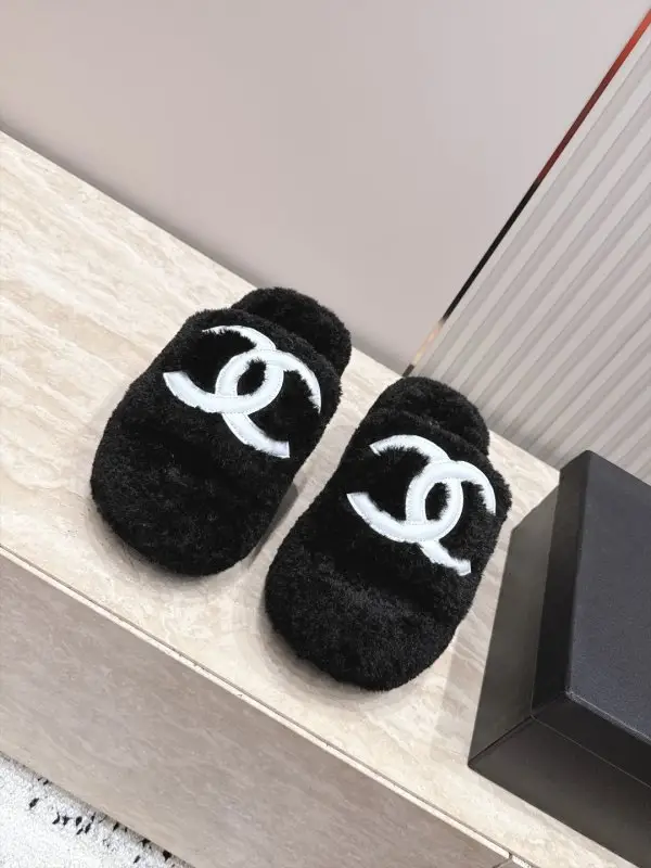 Chanel Шлепанцы женские — Фото 2