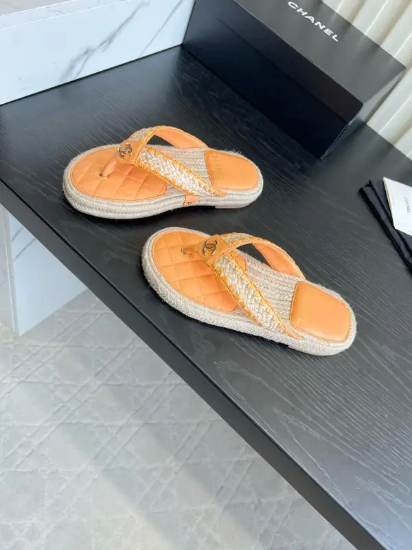Chanel Шльопанці жіночі — Фото 2