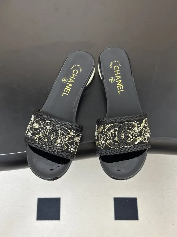 Chanel Шлепанцы женские — Фото 2