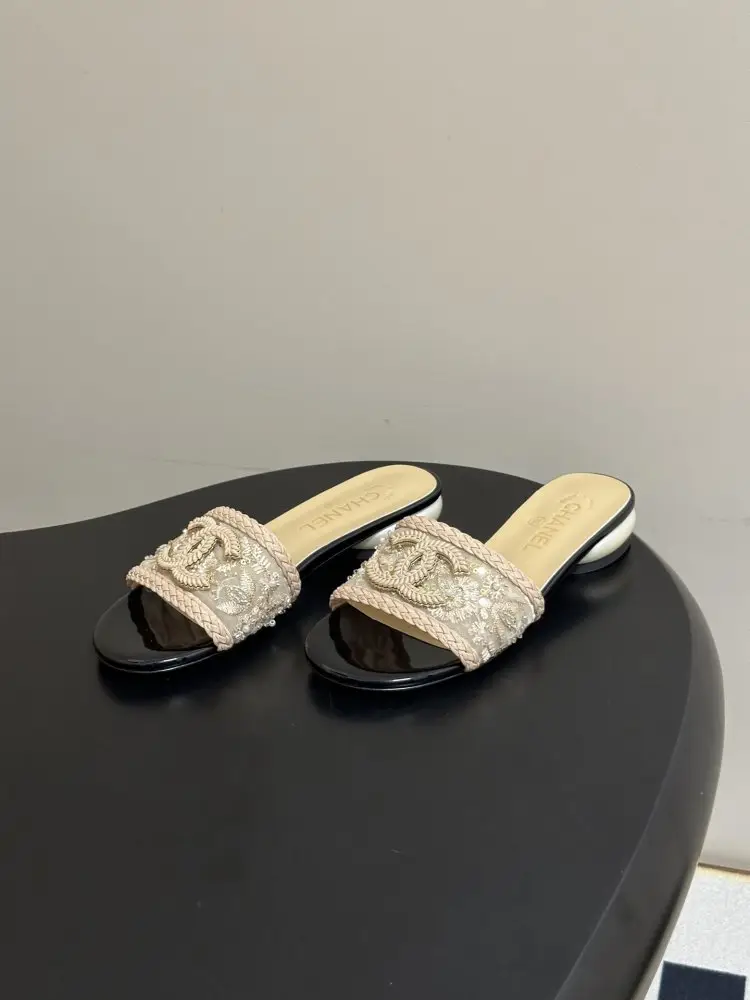 Chanel Шльопанці жіночі — Фото 3