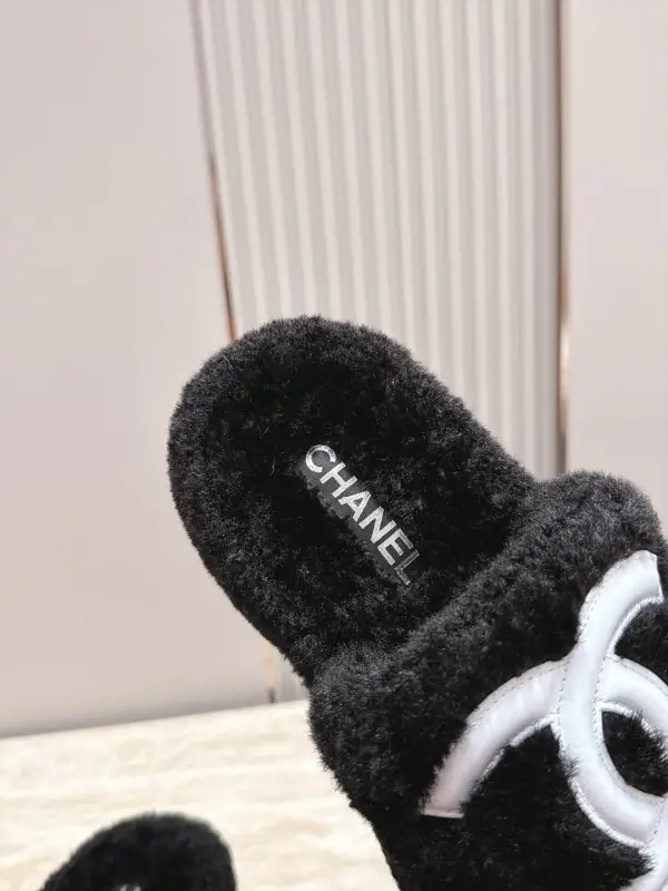 Chanel Шлепанцы женские — Фото 3