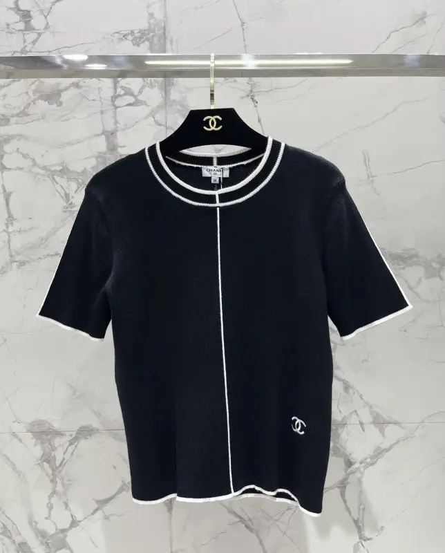Chanel — Футболка з коротким рукавом