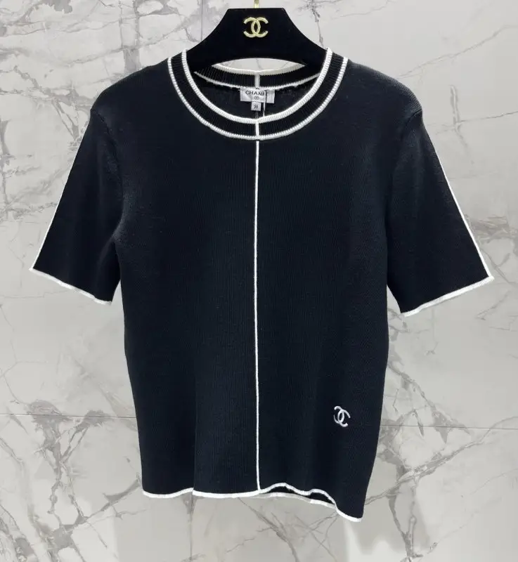 Chanel T-shirt from short sleeve — Photo 2