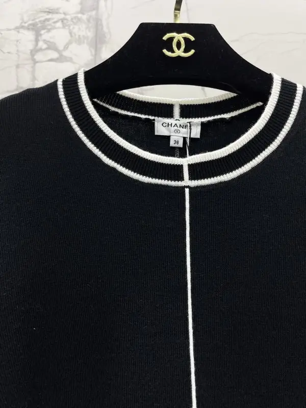 Chanel T-shirt from short sleeve — Photo 3
