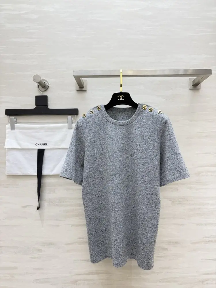 Chanel — T-shirt