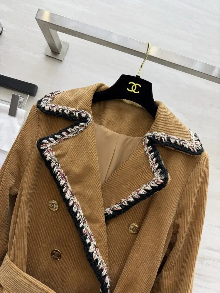 Chanel Trench female — Photo 2