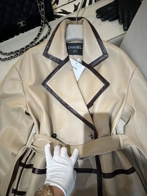 Chanel Trench leather female — Photo 2