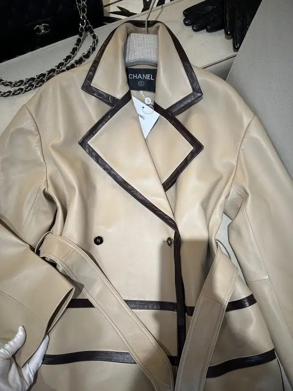 Chanel Trench leather female — Photo 4