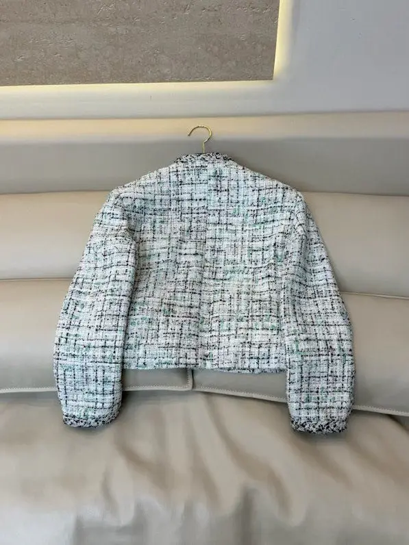Chanel Tweed jacket from long sleeves — Photo 4