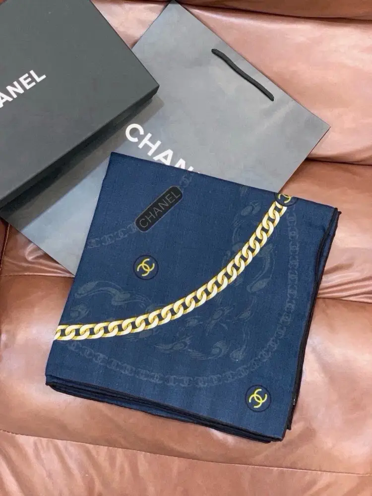 Chanel — Two-sided velvet shawl 135x135 cm