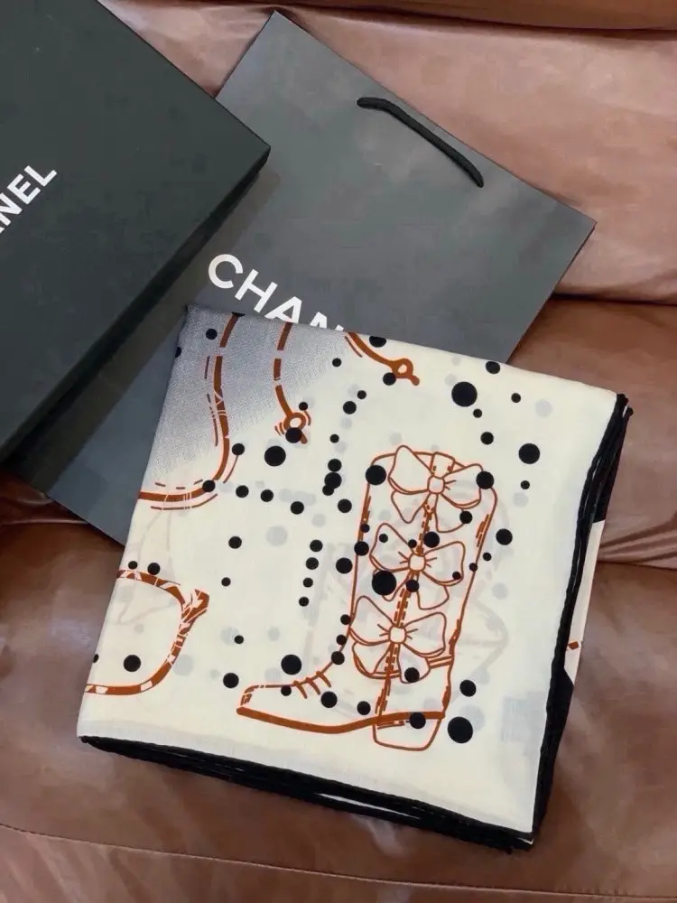Chanel — Two-sided velvet shawl 135x135 cm