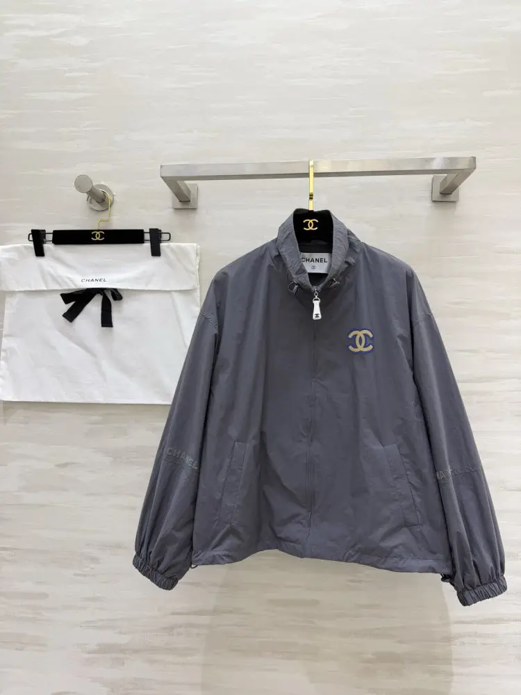 Chanel — Вітровка з капюшоном