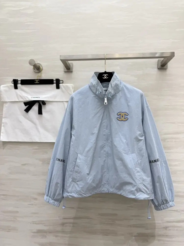 Chanel — Вітровка з капюшоном