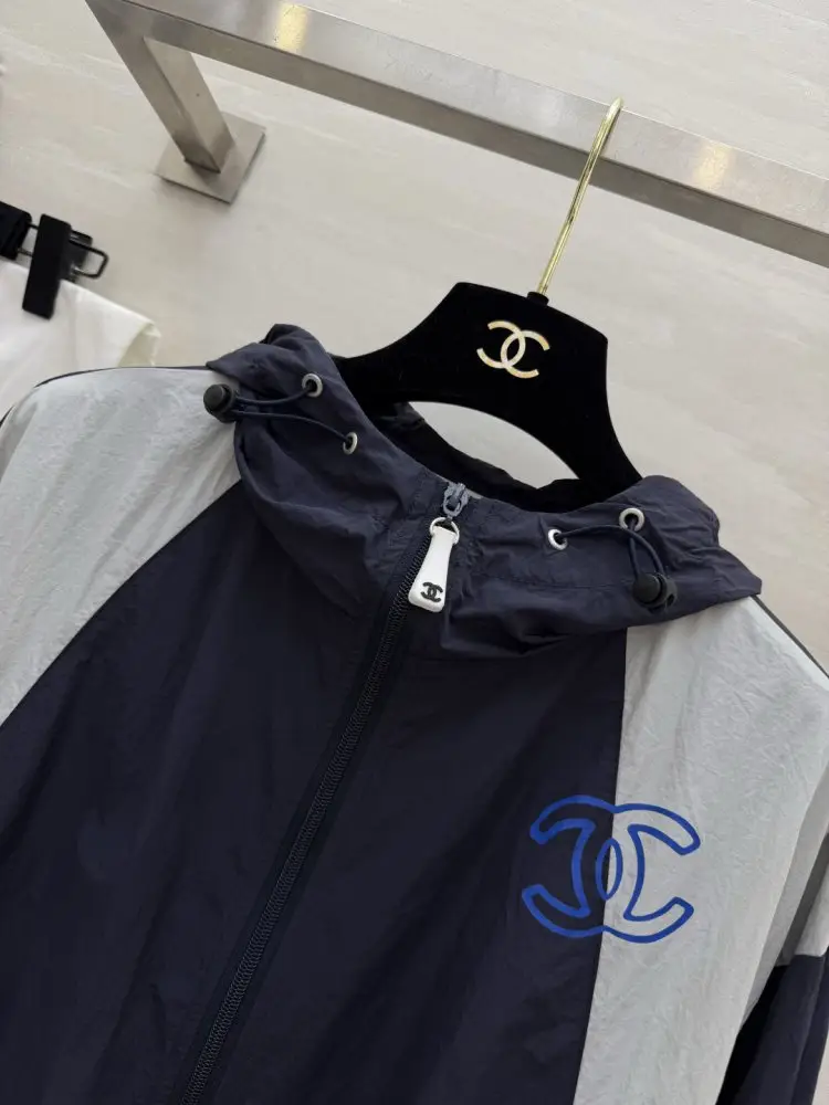 Chanel Вітровка з капюшоном — Фото 2
