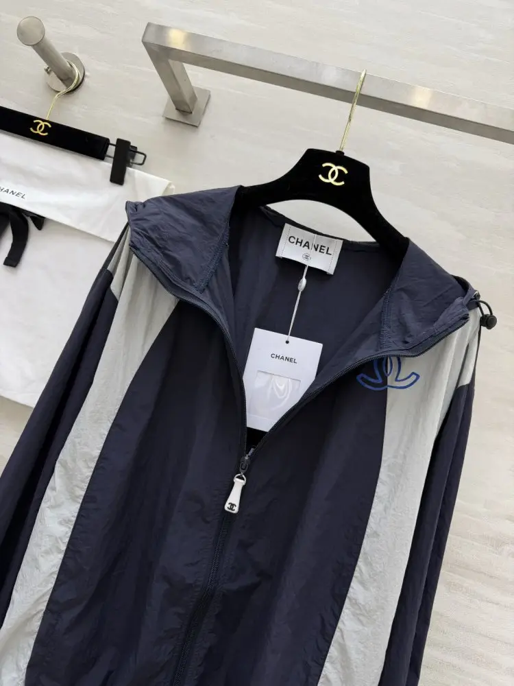 Chanel Вітровка з капюшоном — Фото 3